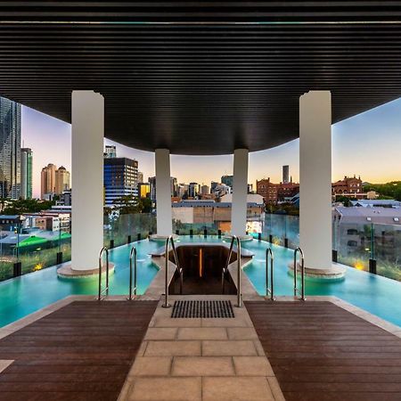 Fv By Peppers Aparthotel Brisbane Exterior photo The pool at the rooftop of the Emporium South Bank