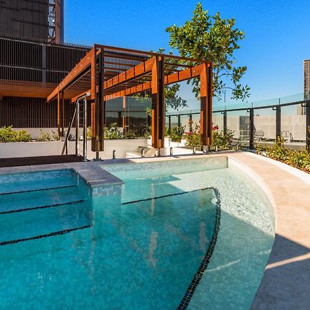 Fv By Peppers Aparthotel Brisbane Exterior photo The rooftop pool at the Emporium Hotel South Bank