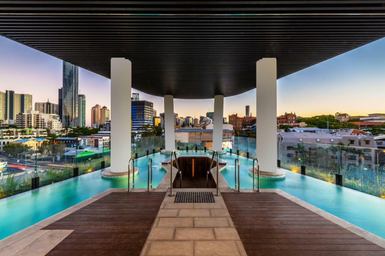 Fv By Peppers Aparthotel Brisbane Exterior photo The pool at the rooftop of the Emporium South Bank