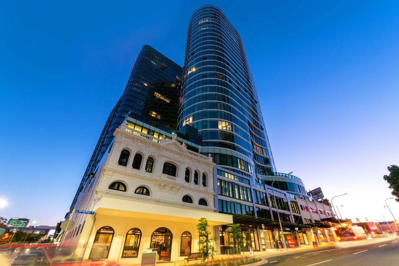 Fv By Peppers Aparthotel Brisbane Exterior photo The hotel at night