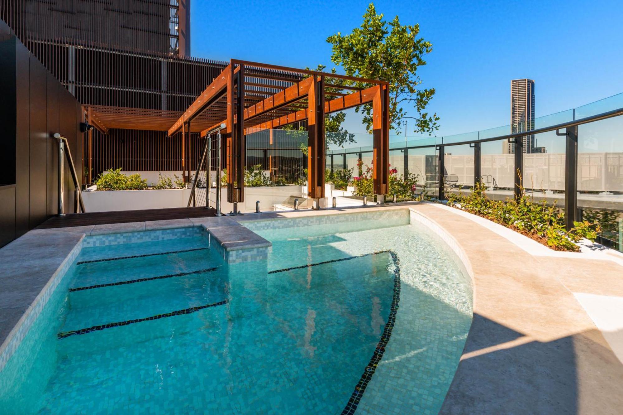 Fv By Peppers Aparthotel Brisbane Exterior photo The rooftop pool at the Emporium Hotel South Bank