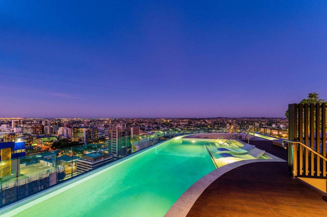 Fv By Peppers Aparthotel Brisbane Exterior photo Skyline pool