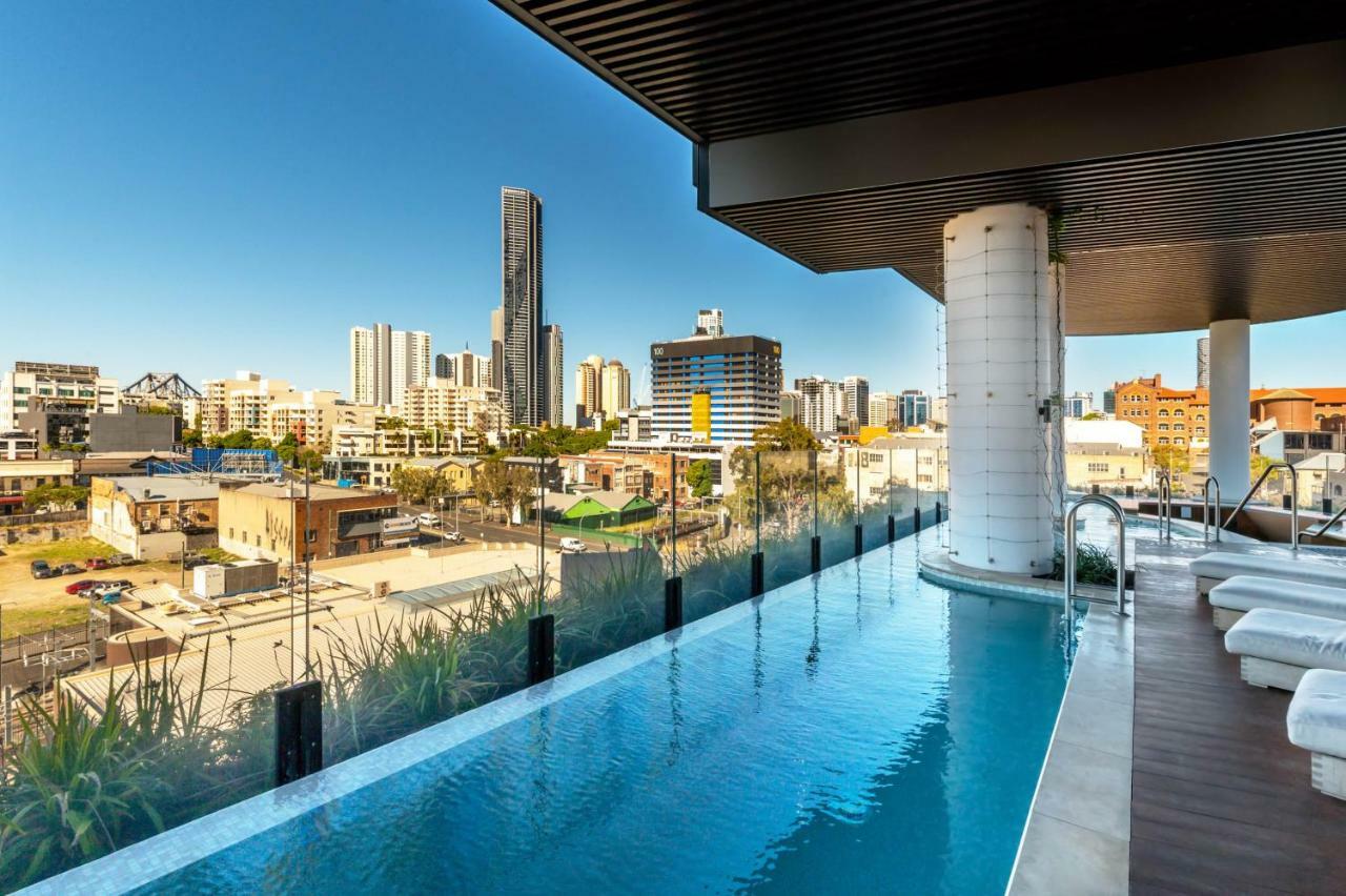 Fv By Peppers Aparthotel Brisbane Exterior photo The rooftop pool at Emporium Southbank